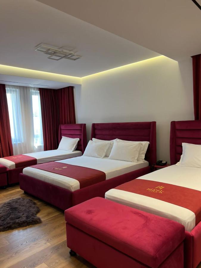 Mark Hotel Tirana Bërxull Zewnętrze zdjęcie