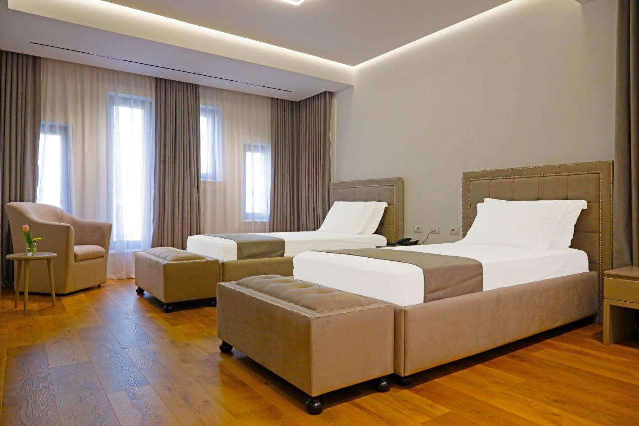 Mark Hotel Tirana Bërxull Zewnętrze zdjęcie