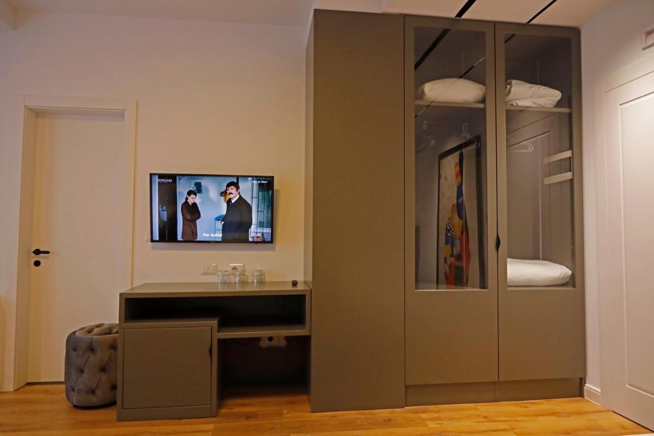 Mark Hotel Tirana Bërxull Zewnętrze zdjęcie